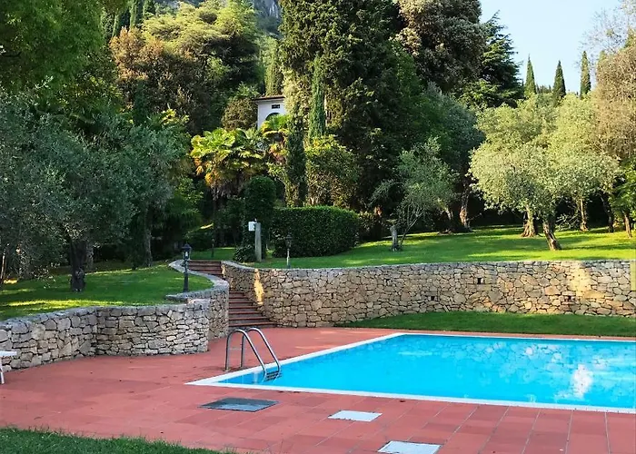 Parco San Vigilio 아파트 *