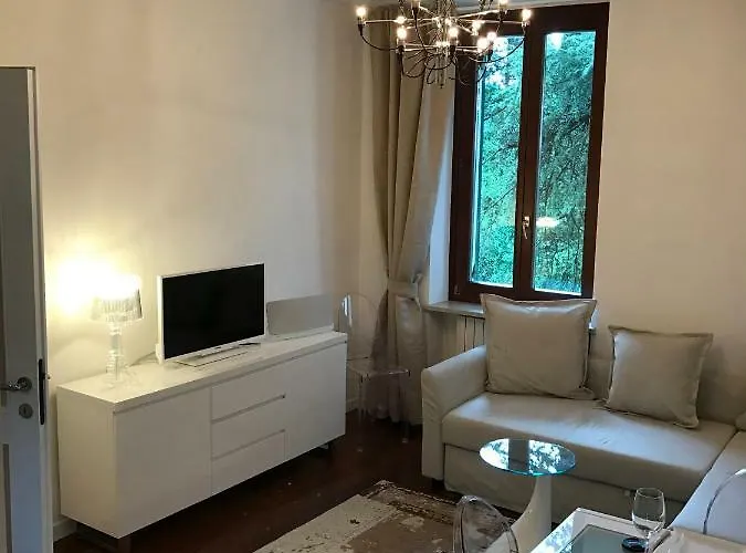 Parco San Vigilio 아파트 *